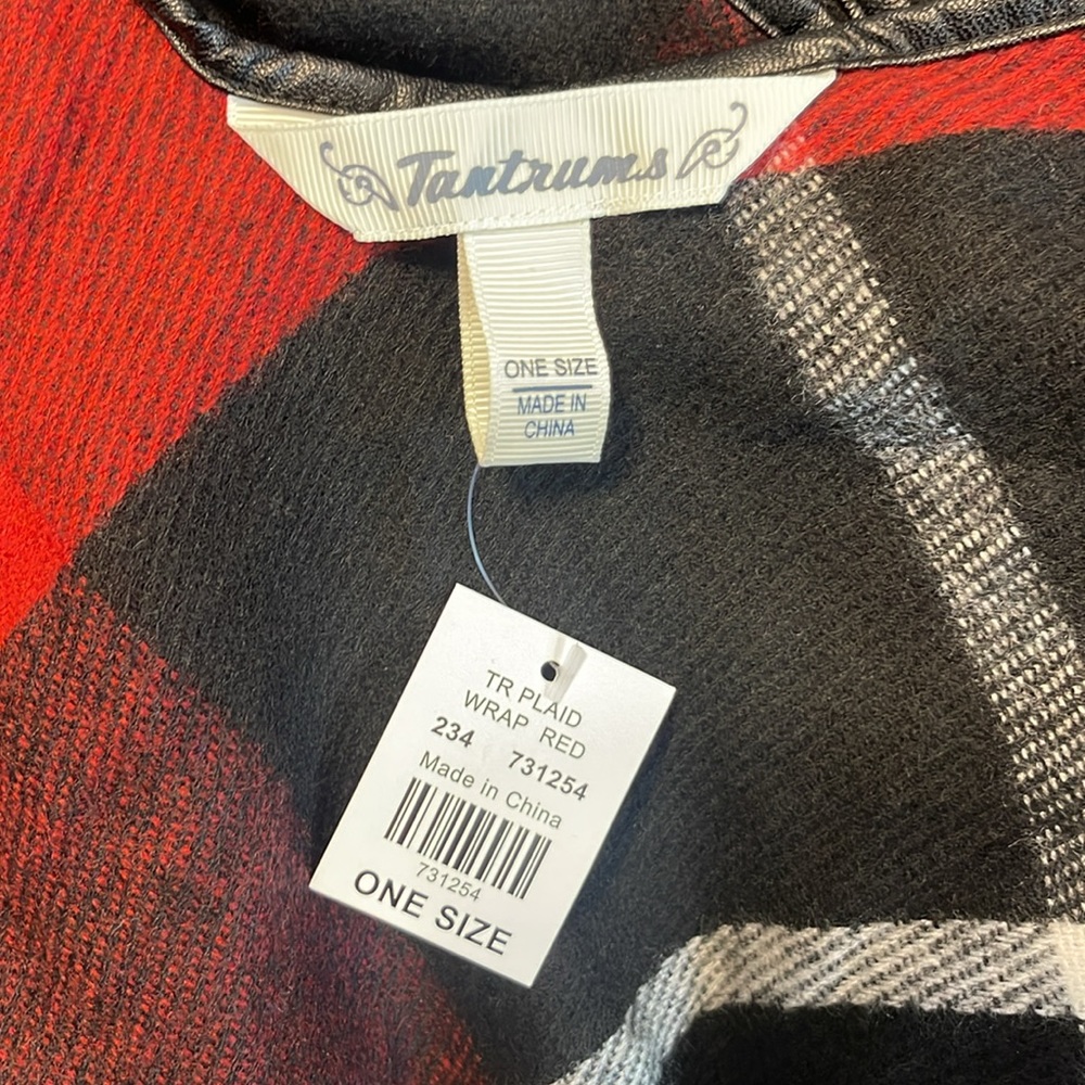 NWT Red and Black Plaid Poncho/Wrap/Cape
One Size - Picture 5 of 5